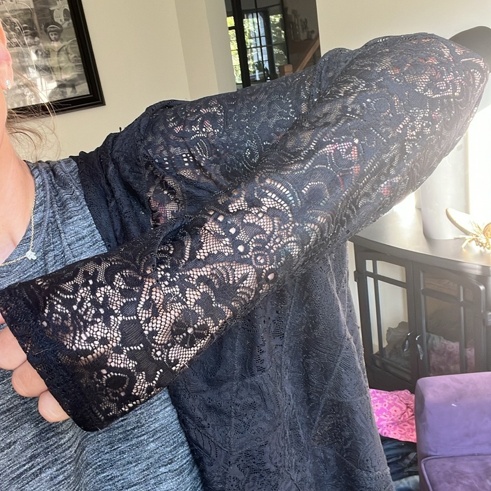 Lace bodysuit - Picture 2 of 5